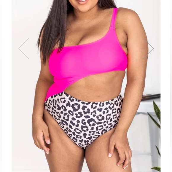 🎉 HP 🎉 One Shoulder Animal Print Swimsuit - Picture 5 of 13
